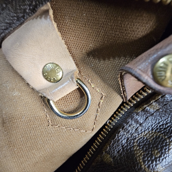 LOUIS VUITTON MONOGRAM SPEEDY 30 WITH LOCK PLUS LV WALLET BUNDLE - Picture 6 of 13